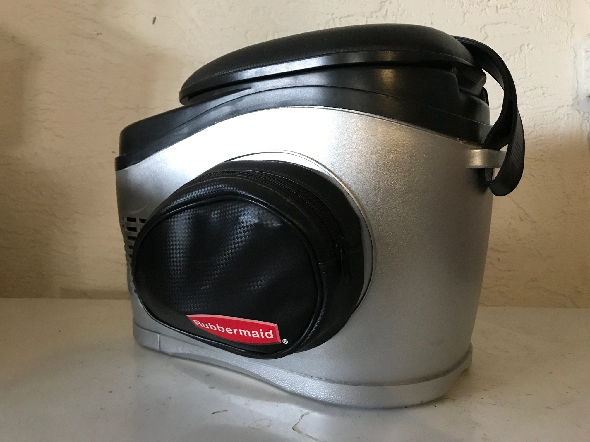 Rubbermaid Travel Coolers/Warmers 